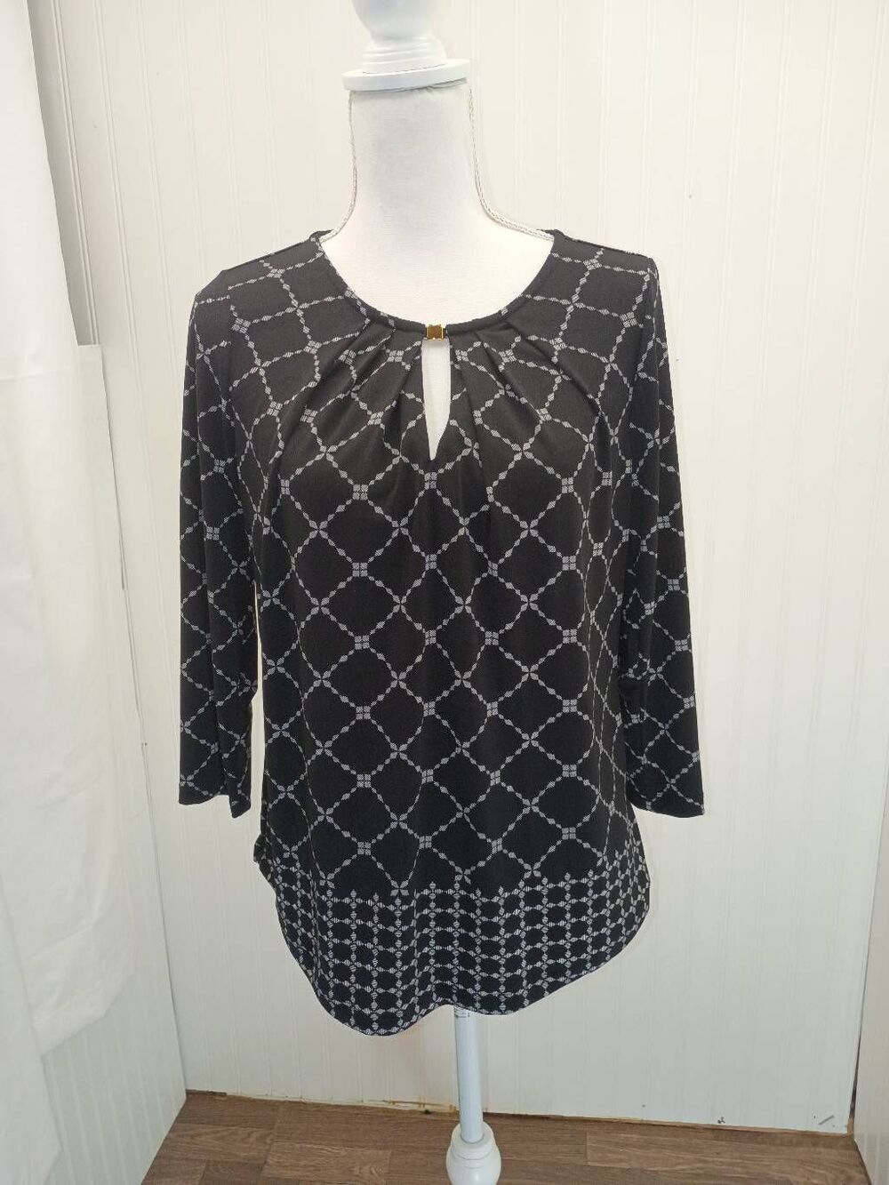 Liz Claiborne career, black and white long sleeve blouse. Size medium petite
